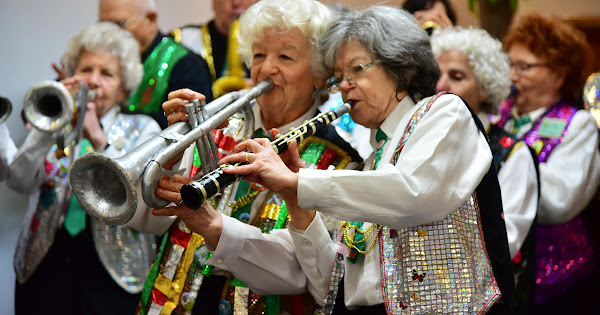 纸諾諾老人精神团队